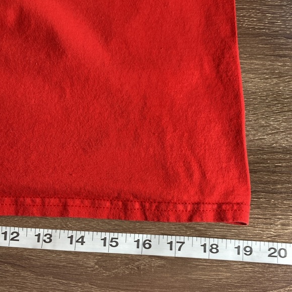 Vintage Medium Fruit of The Loom Red Embroidered Las Vegas T Shirt - Picture 8 of 8